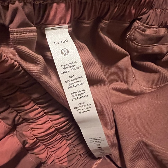 Lululemon “Pink Camo” Hotty Hot Short Low Rise - Picture 2 of 2